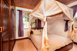 4 bedrooms, internet, bed sheets - Quiet spacious 4 bedroom Home (Arusha)