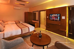 Desk, blackout drapes, iron/ironing board, rollaway beds - Seven Lakes Resort (Lekhnath)