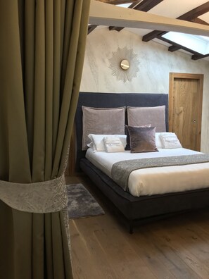 1 quarto, escrivaninha, ferros/tábuas de passar roupa, Wi-Fi de cortesia