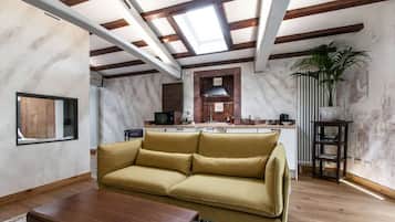 Smart TV, chimenea y impresora