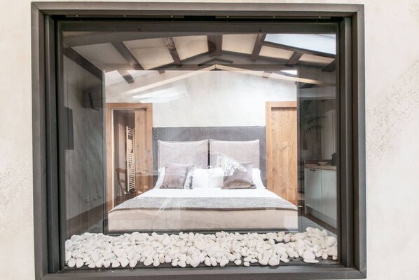 1 quarto, escrivaninha, ferros/tábuas de passar roupa, Wi-Fi de cortesia