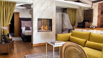 Smart TV, fireplace, printers