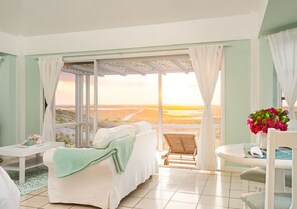 Télévision, lecteur de DVD, livres