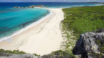 Beach nearby, sun-loungers, beach towels