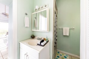 Hair dryer, towels, shampoo, toilet paper - Sunset Cottage at The Dragon Cay Resort (Conch Bar)