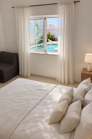 1 bedroom, iron/ironing board, travel cot, free WiFi - Casa Da Luz 18 🏖 swimming pool view townhouse & near beach, Praia Da Luz (Luz-Lagos)