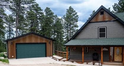 Kaunis Black Hills Cabin (Big Sky) loma, Golf, Sightsee ~ Lähellä Deadwood