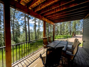 Outdoor dining - Beautiful Black Hills Cabin near Deadwood/Lead (Lead)