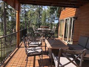Outdoor dining - Beautiful Black Hills Cabin near Deadwood/Lead (Lead)