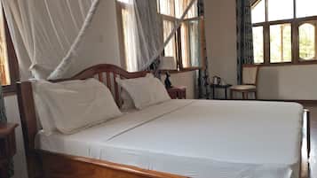 Executive Double Room, 1 King Bed, Garden View | Memory-foam beds, desk, rollaway beds, free WiFi