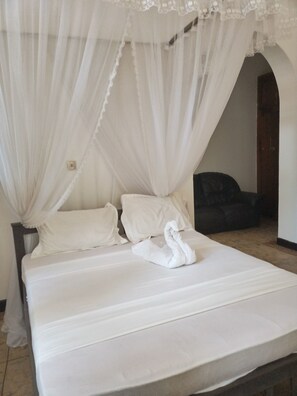 Standard Double Room, 1 King Bed - Emerald House (Dar es Salaam)