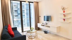 Televisión, reproductor de DVD y tenis de mesa 