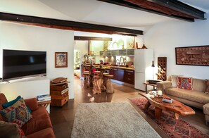 TV connectée, vidéothèque, chaîne hi-fi