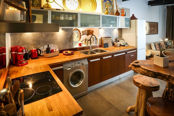 Réfrigérateur, micro-ondes, four, plaque de cuisson