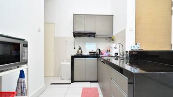 Fridge, microwave, stovetop, electric kettle