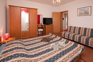 1 bedroom, iron/ironing board, WiFi, bed sheets