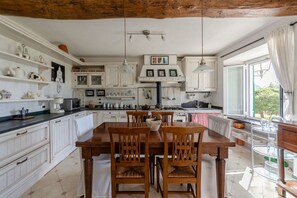 Fridge, microwave, oven, coffee/tea maker