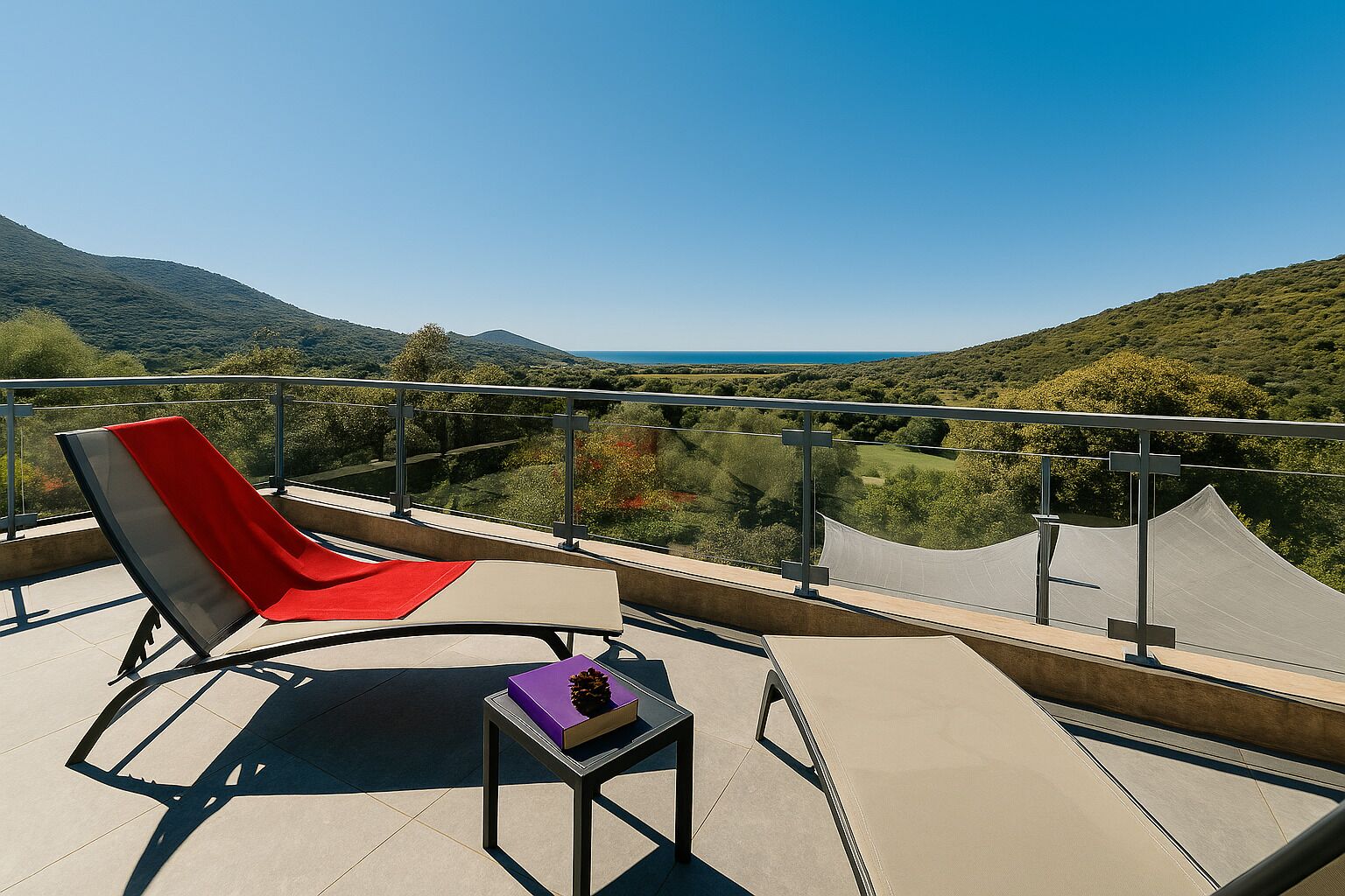 Un balcone con una sedia rossa, un tavolino con un libro e una vista panoramica su colline e un lago.