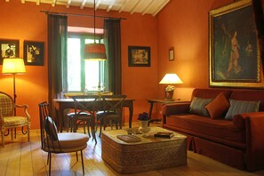 คอมฟอร์ทอพาร์ทเมนท์, 1 ห้องนอน | ห้องนั่งเล่น