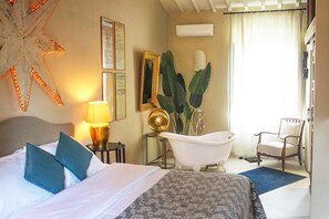 Premium bedding, down comforters, individually furnished - Agriturismo La Striscia (Arezzo)