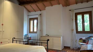 3 chambres, coffres-forts dans les chambres, bureau