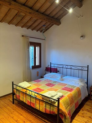 3 bedrooms, in-room safe, desk, iron/ironing board