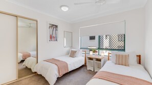 2 bedrooms, WiFi - Fair Havens unit 4 Kings Beach QLD (KINGS BEACH)