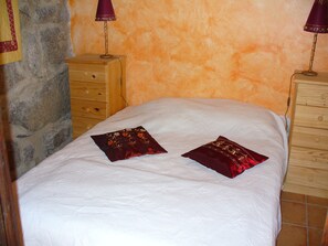 1 bedroom, iron/ironing board, free WiFi