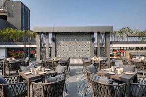 Tempat makan outdoor