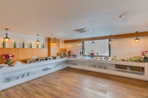 Free daily buffet breakfast