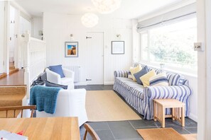 Smart TV, DVD player, stereo