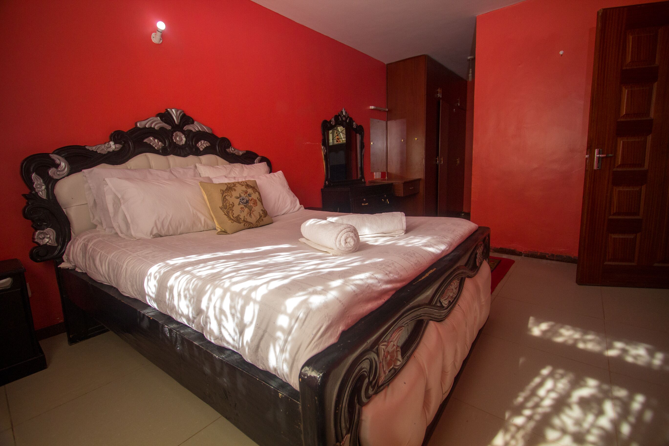 3 quartos, ferros/tábuas de passar roupa, Wi-Fi, roupa de cama