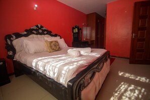 3 室のベッドルーム、アイロン / アイロン台、WiFi、ベッドシーツ