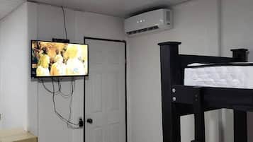 Basic Room, 1 Bedroom, Courtyard View, Lakeside | 1 bilik tidur, cadar kapas Mesir, peralatan tempat tidur premium