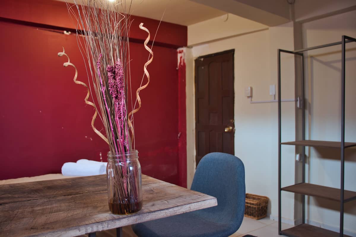 Family Room | Premium bedding, down comforters, memory foam beds, laptop workspace