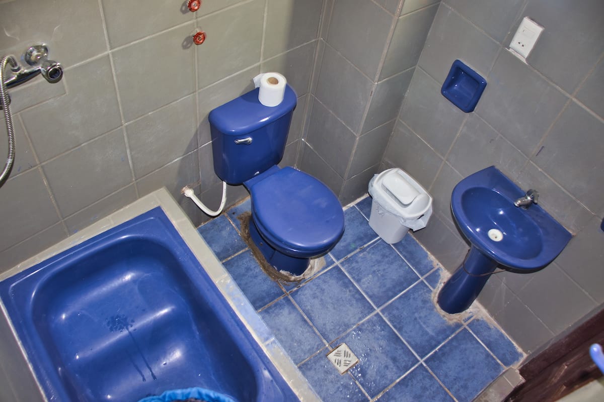 Family Room | Bathroom | Shower, hair dryer, towels, soap