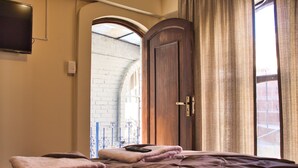 Junior Suite | Premium bedding, down comforters, memory foam beds, laptop workspace - nativa hotel (Uyuni)