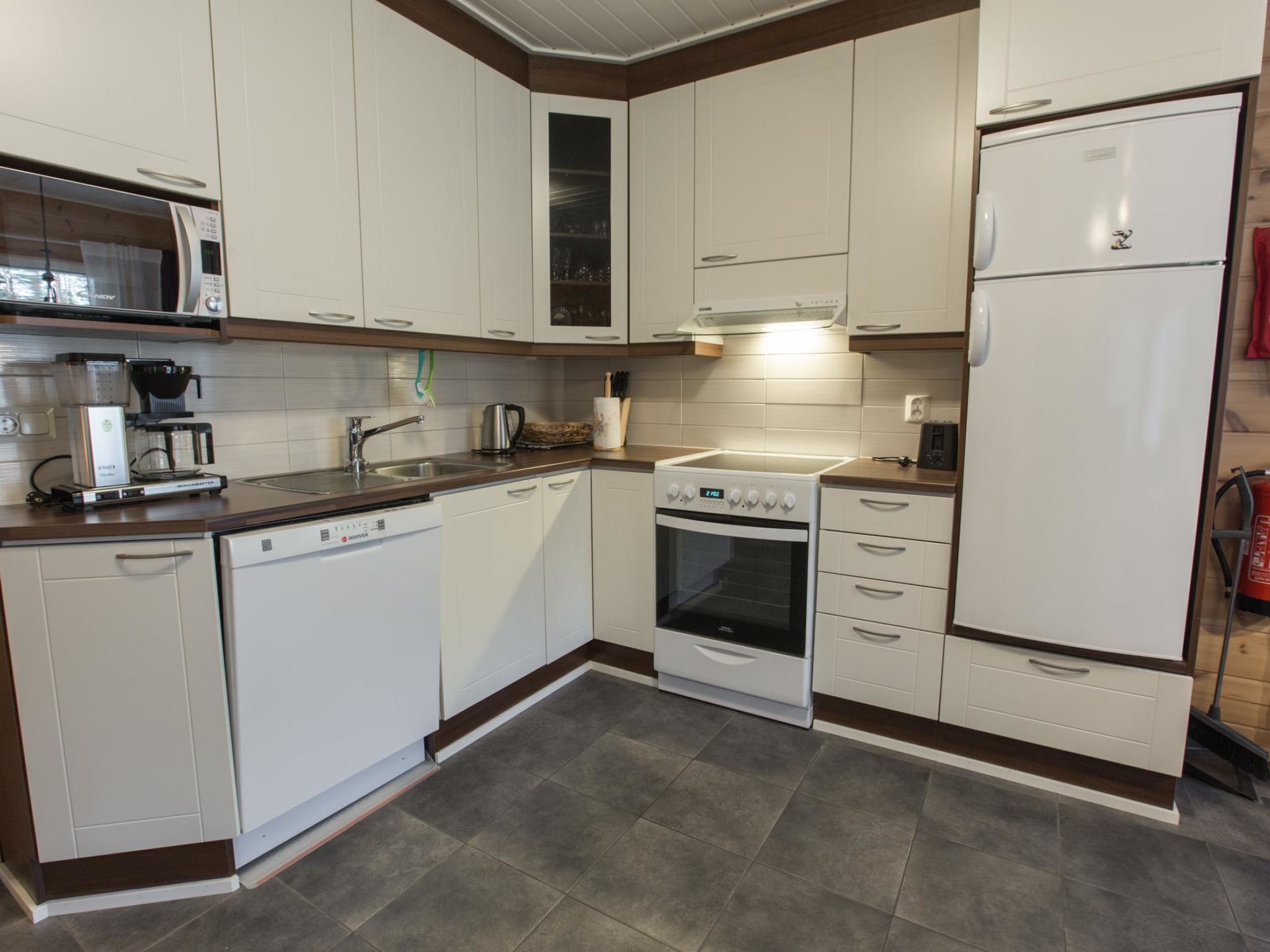 Fridge, microwave, dishwasher, cookware/dishes/utensils