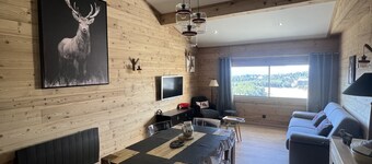 SPACIOUS 60M2, FOOT OF TRACKS, EXCEPTIONAL VIEW
