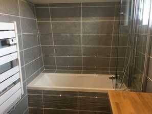 Bathtub, hair dryer