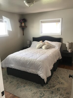 2 bedrooms, iron/ironing board, WiFi, bed sheets