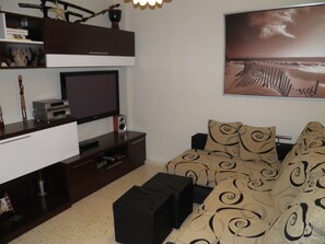 Fernseher, Kamin, DVD-Player, Stereoanlage