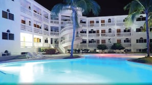 Außenpool, Liegestühle