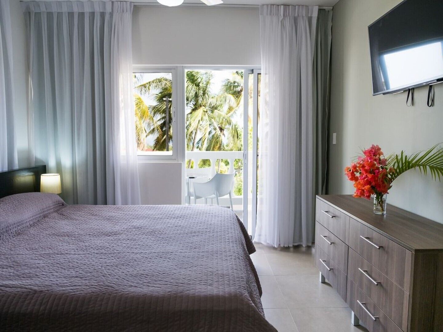 2 bedrooms, in-room safe, iron/ironing board, free WiFi