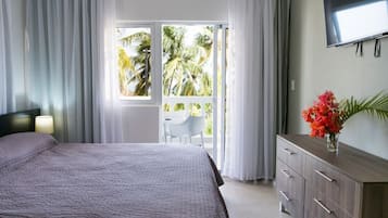 2 bedrooms, in-room safe, iron/ironing board, free WiFi