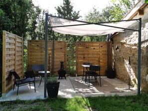 Outdoor dining - Bed and Breakfast La turret (saint antonin noble val)