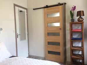 1 chambre, fer et planche à repasser, Wi-Fi, draps fournis