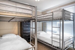 3 bedrooms, iron/ironing board, Internet, bed sheets