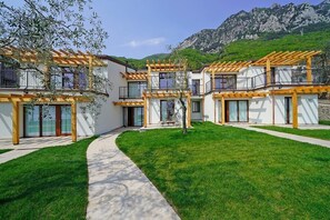 Exterior - lake view apartment quiet location parking and swimming pool in the olive trees. (Gargnano)