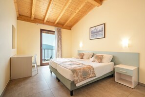 2 Schlafzimmer, Zimmersafe, Schreibtisch, Bügeleisen/Bügelbrett